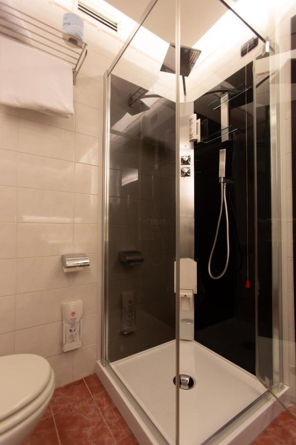 Hotel Pineta Busto Arsizio Εξωτερικό φωτογραφία
