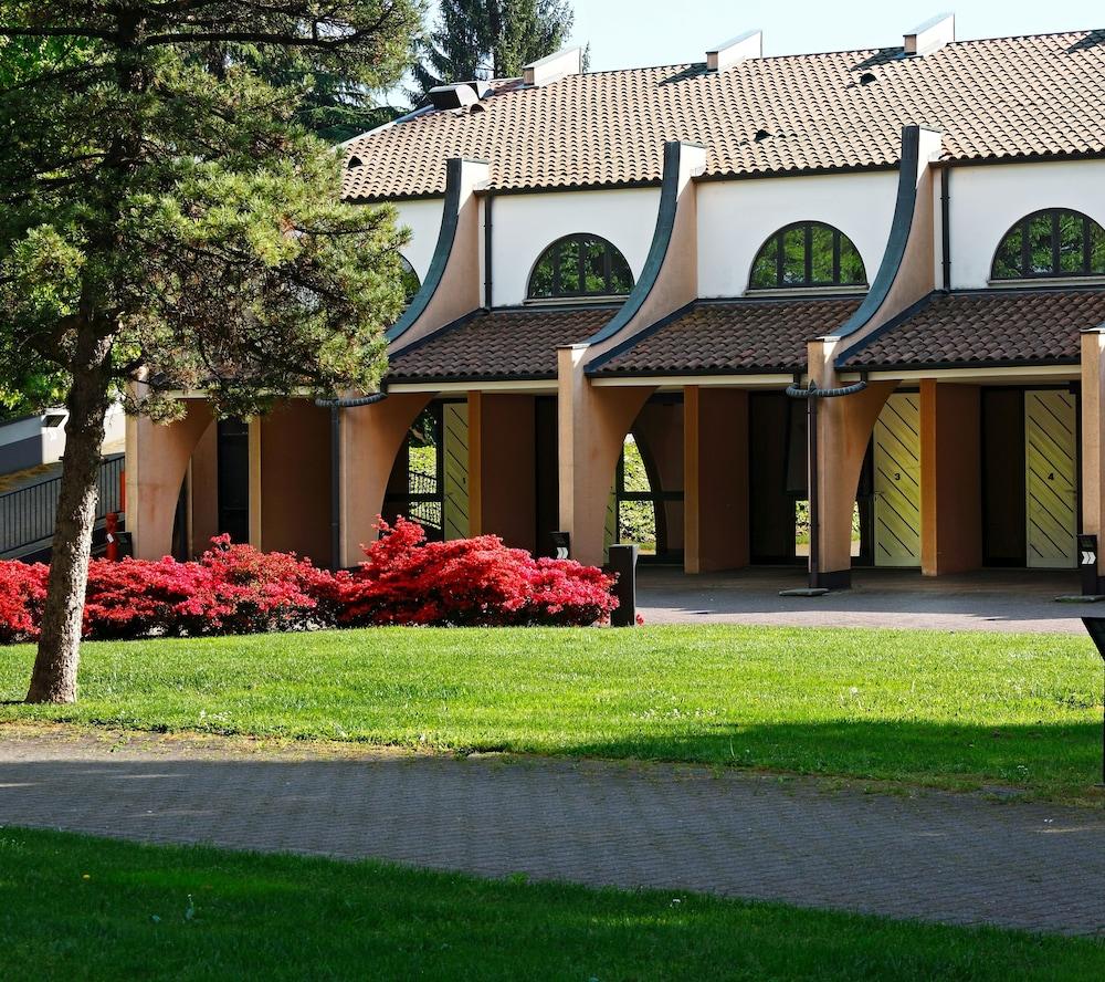 Hotel Pineta Busto Arsizio Εξωτερικό φωτογραφία