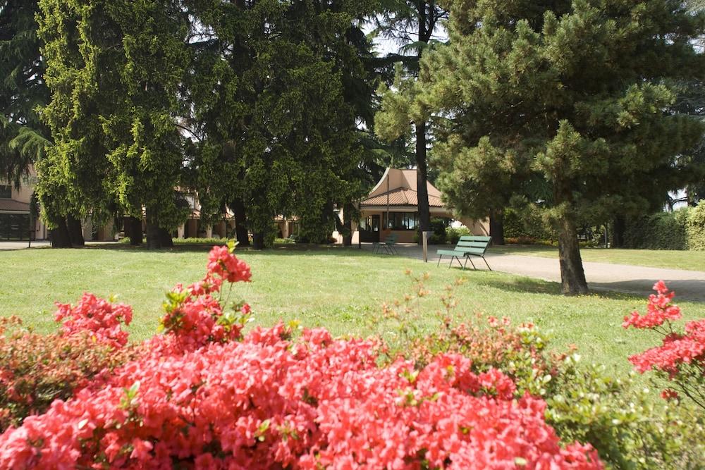 Hotel Pineta Busto Arsizio Εξωτερικό φωτογραφία