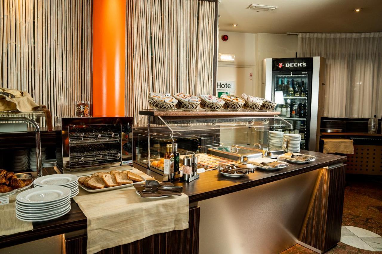 Hotel Pineta Busto Arsizio Εξωτερικό φωτογραφία