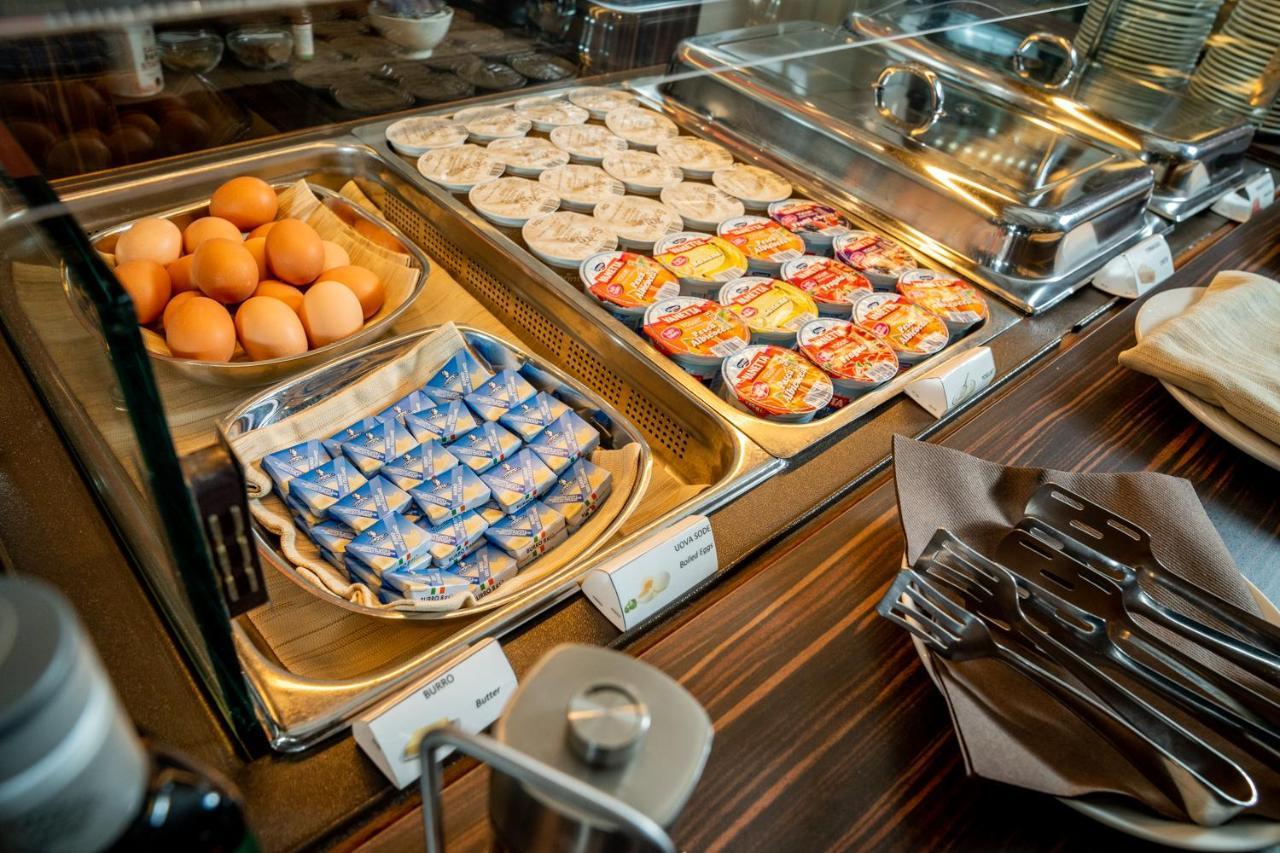 Hotel Pineta Busto Arsizio Εξωτερικό φωτογραφία