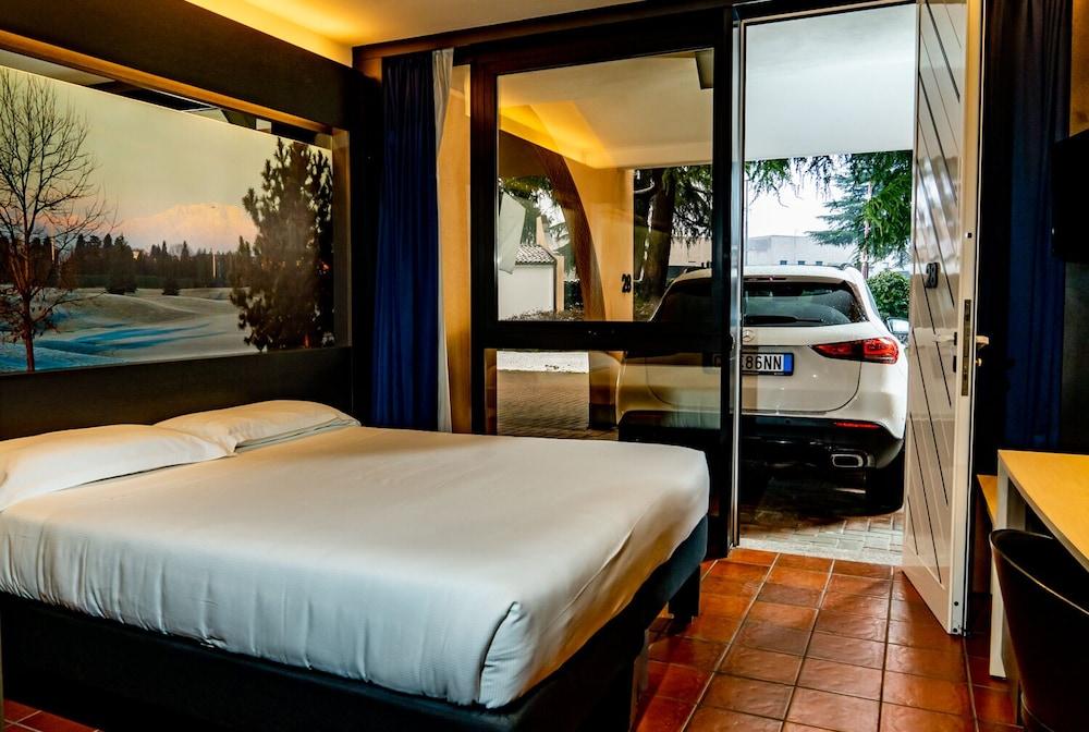 Hotel Pineta Busto Arsizio Εξωτερικό φωτογραφία