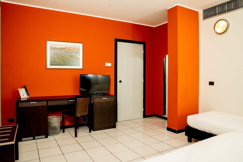 Hotel Pineta Busto Arsizio Εξωτερικό φωτογραφία